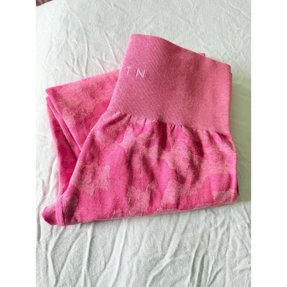 NVGTN Camo Seamless Fuschia Pink Leggings cheetah medium athletic fitness